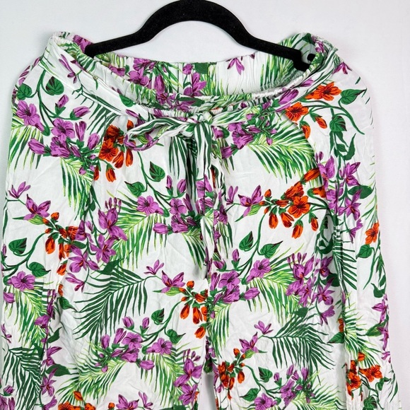 2/$15 New Look Women Floral Wide Leg Capri Pants Tropical Floral sz Large Flowy - Picture 2 of 8